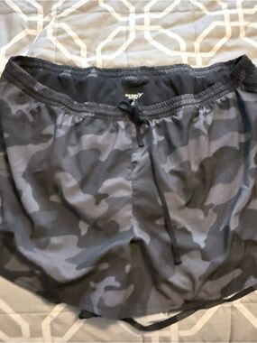 Old Navy Black Gray Camo Drawstring Active Shorts